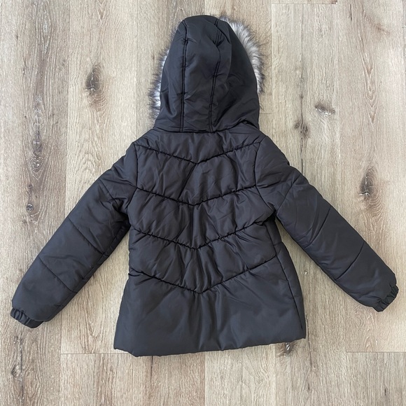 Girls 7/8 black puffer jacket - Picture 2 of 4